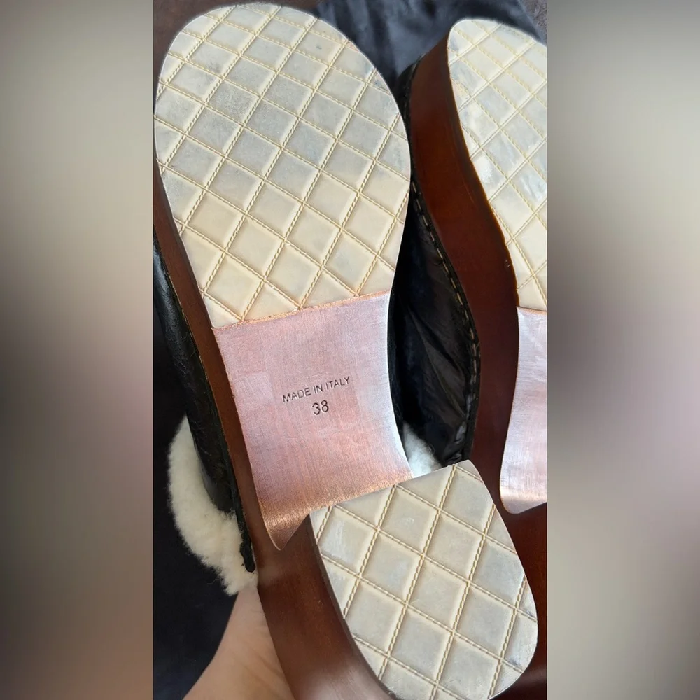 🖤CHANEL🖤Shearling Crinkled Leather Clogs - Picture 5 of 13